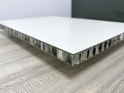 Hochfeste Aluminiumwabenplatten-Wandverkleidung 10 mm 15 mm für den Außenbereich